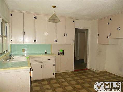 4th image of 1821 Joyce St