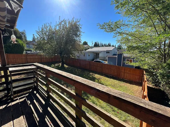 685 E 9th St, Coquille, OR 97423