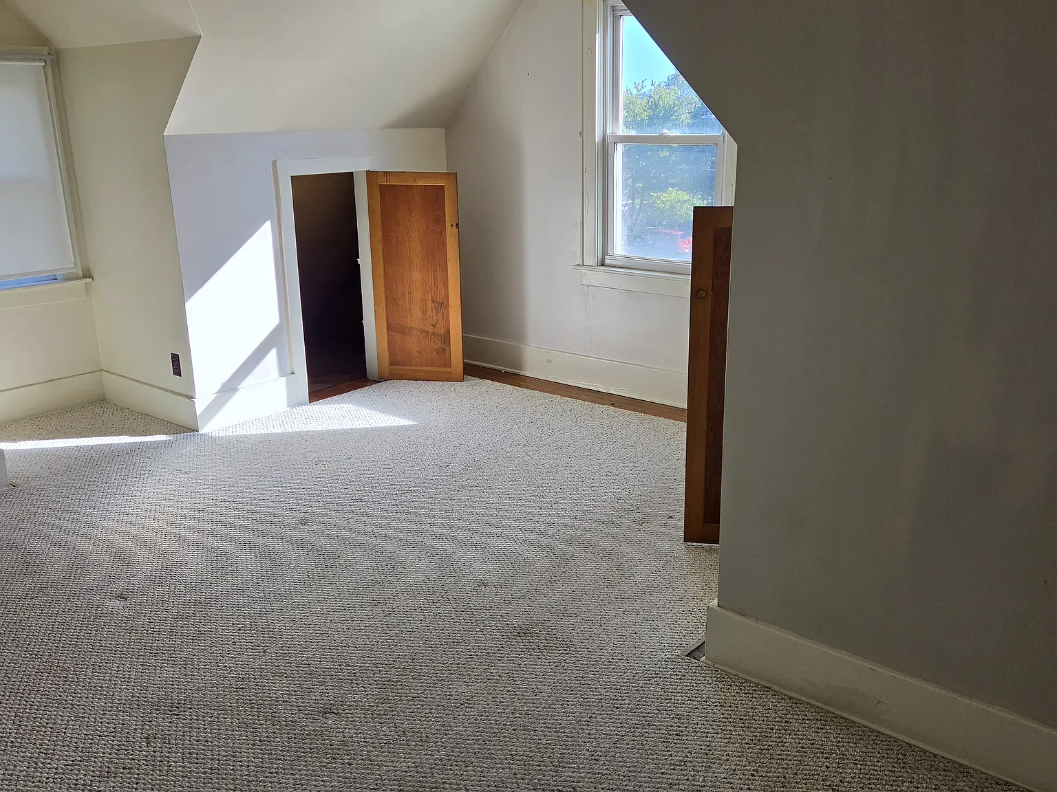 949 College Ave — Photo 2