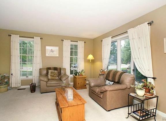 4th image of 513 Clover Leaf Hill Ct