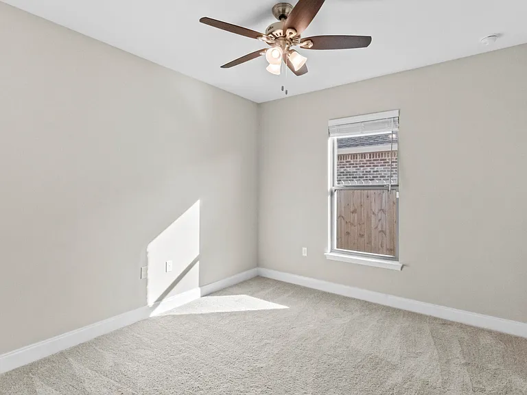 949 Kenzie Ln — Photo 23