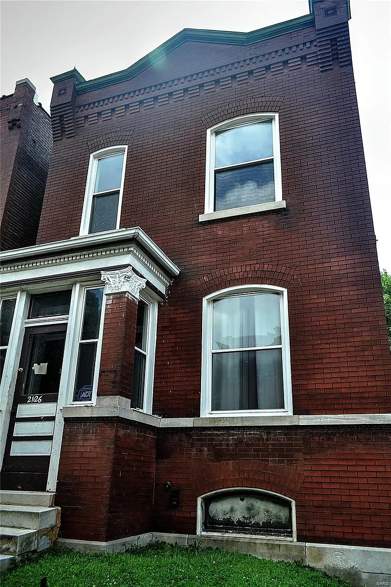 2126 Chippewa St photo 1