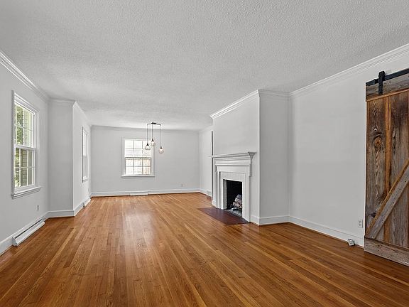 2nd image of 3705 Kirby Dr