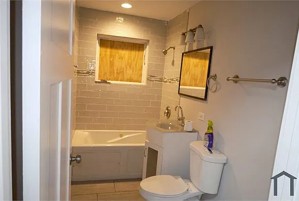 10235 S Oglesby Ave — Photo 14