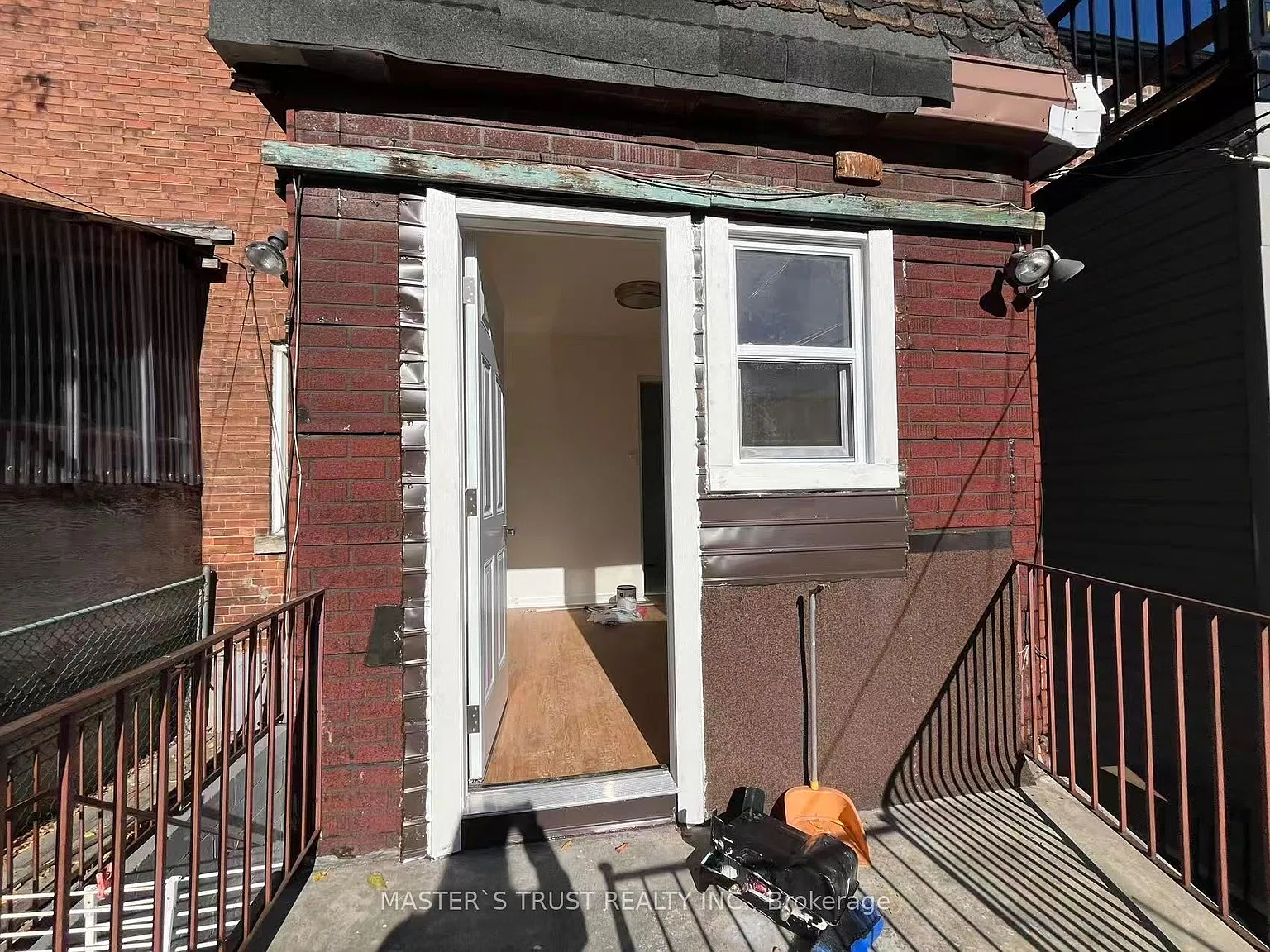 4 bed, $2,200 — Photo 2