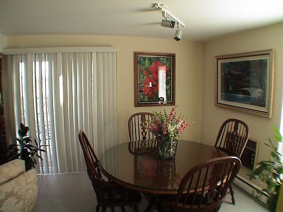 Dining, back sliding door