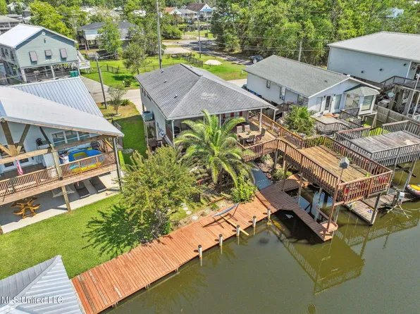 6273 Shawnee St, Kiln, MS 39556