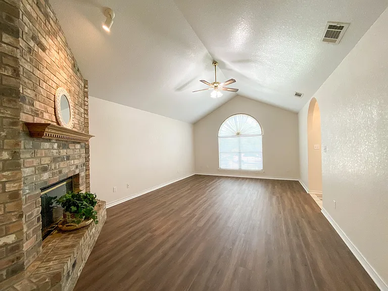 1663 Lantana Cir — Photo 4