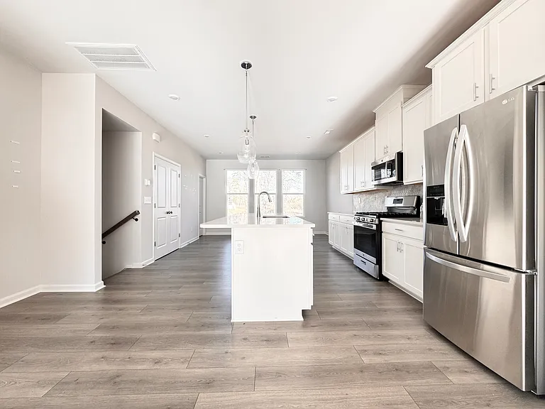 2350 Donnelly Hills Ln — Photo 4