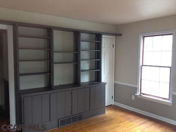 4th image of 1627 Glenwood Cir