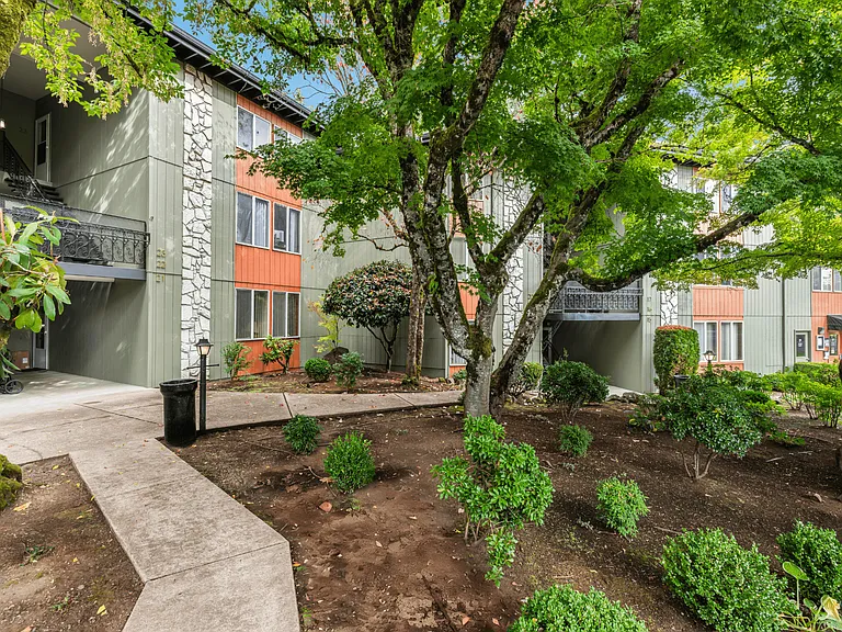 River Cliff Apartments — Photo 31