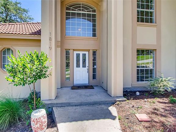 4th image of 1819 Lakeway Blvd