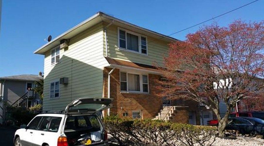 2nd image of 193 Rose Pl