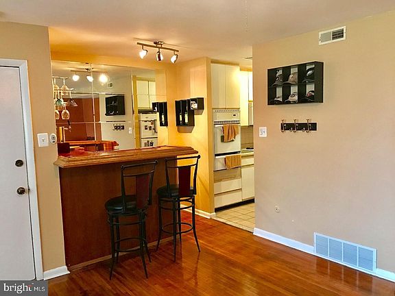 3rd image of 6901-29 Valley Avenue G3