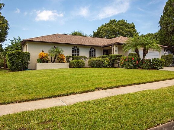 5th image of 830 Harbor Cir