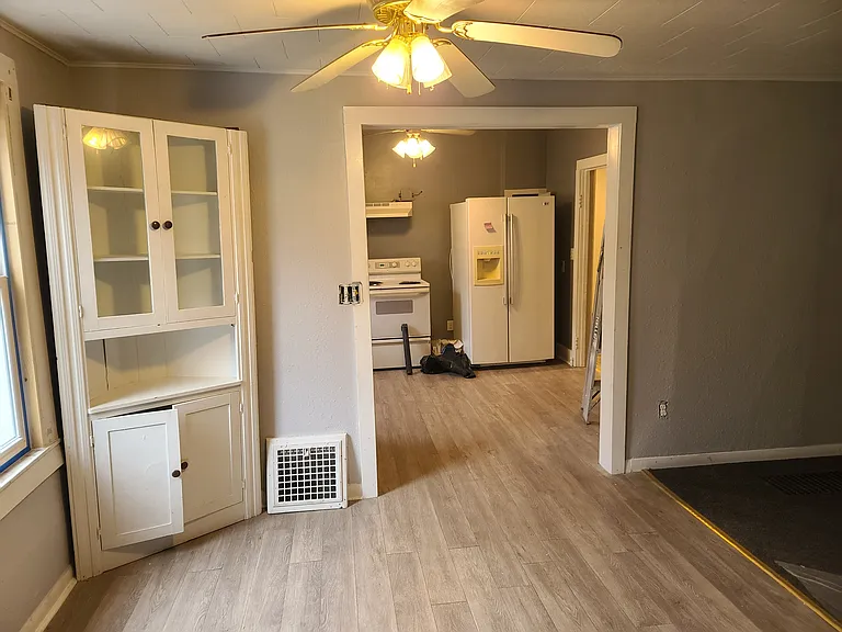 2nd Ave #819-1WI — Photo 2