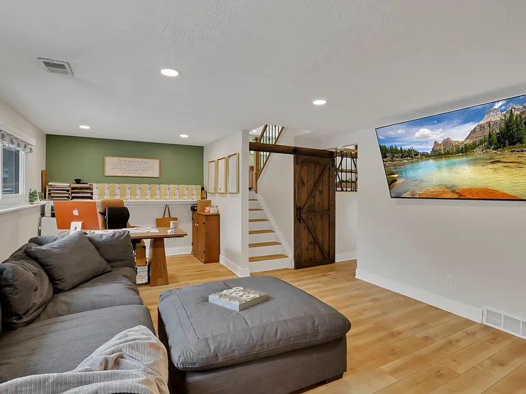 548 Theori Ave — Photo 41