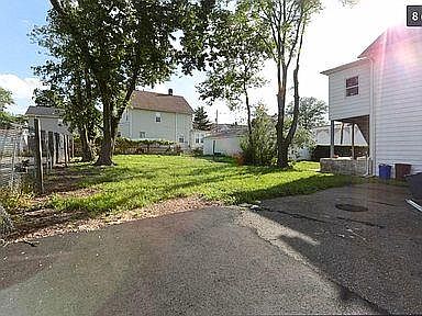 2nd image of 517 Roosevelt Ave #2