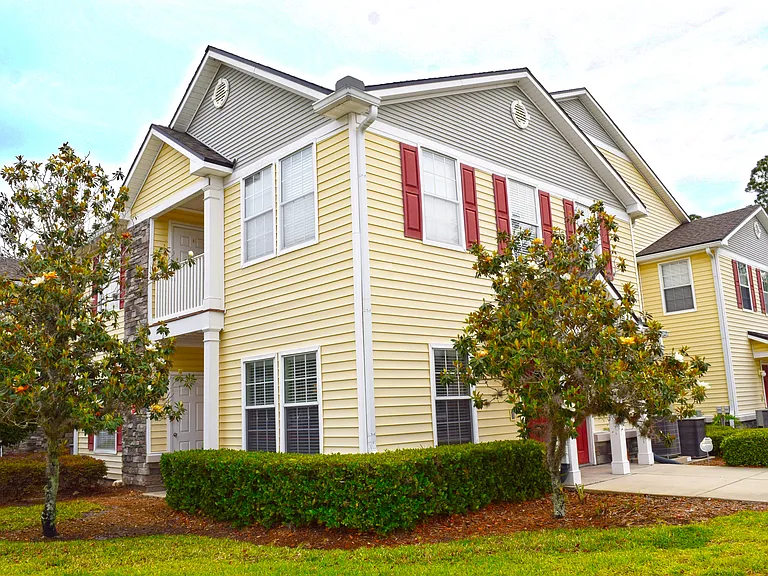 CORNER VIEW OF UNIT & BUILDING