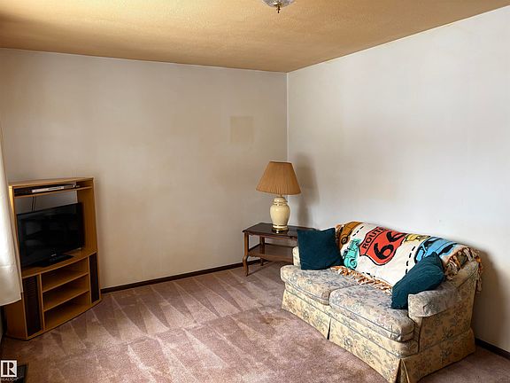 3rd image of 10916 151st St NW