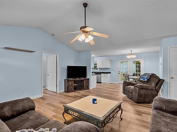 5th image of 2279 Regency Dr