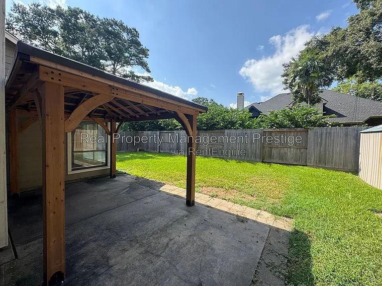 15907 Spring Forest Dr — Photo 23
