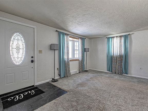 3rd image of 11480 Dennis Cir