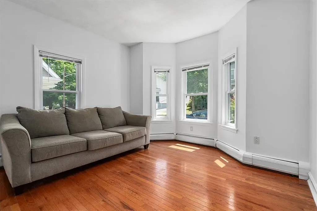 5 bed, 1.5 bath, 1500 sqft, $6,950 — Photo 4