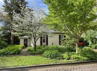 207 W Nevada St, Urbana, IL 61801
