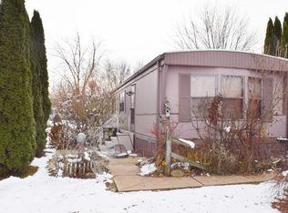 121 Poplar Dr, Sandwich, IL 60548