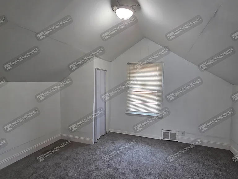 11591 Roxbury St — Photo 17