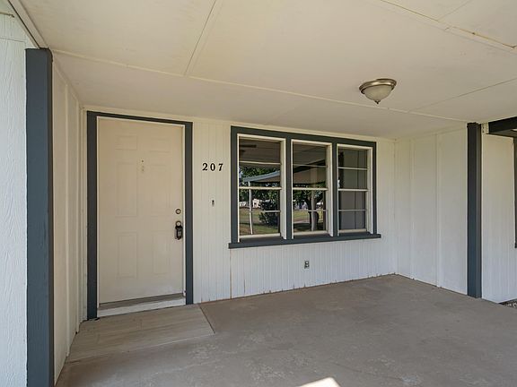 3rd image of 207 W Smith Ave