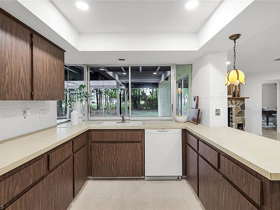 3rd image of 525 Weber BLVD N