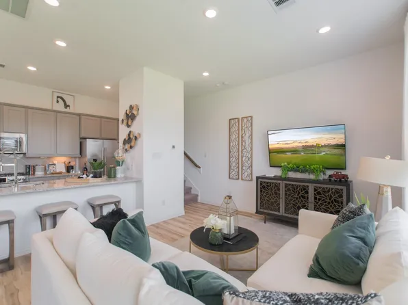 438 Lake Day Dr, Conroe, TX 77304