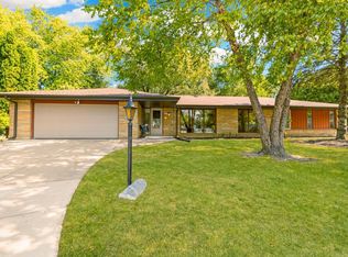 1718 Holly Ln, Grafton, WI 53024