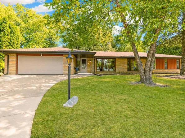 1718 Holly LANE, Grafton, WI 53024