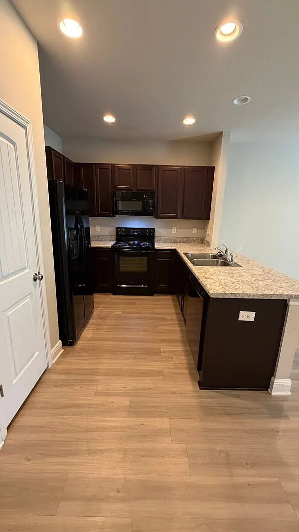 3 bed, 2.5 bath, 1519 sqft, $1,695 — Photo 4
