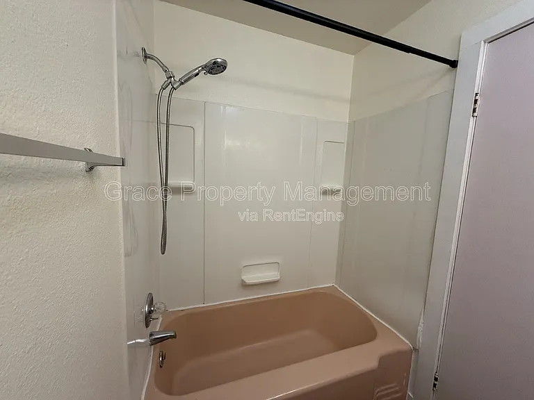 410 E Geneseo St #A — Photo 10
