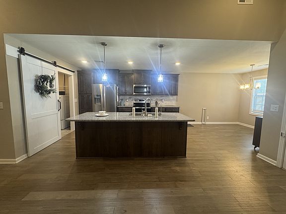 4th image of 728 Jodine Ann Dr