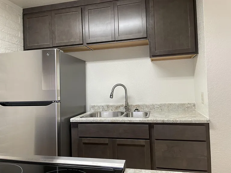 3416 E Monte Vista Dr — Photo 1
