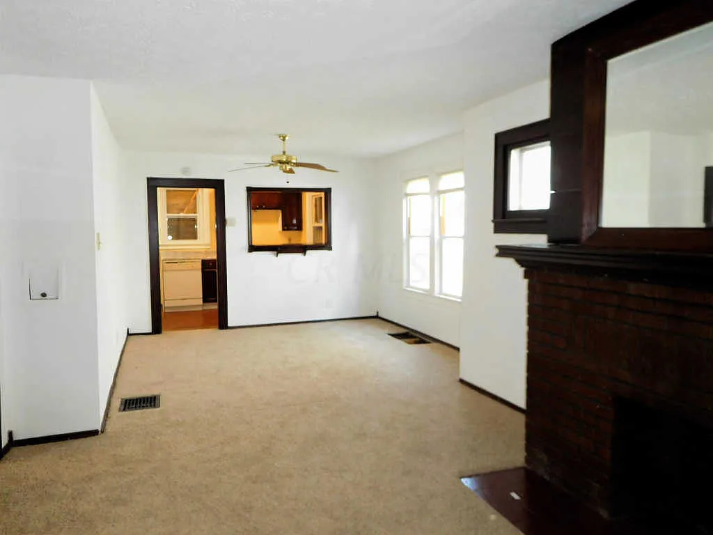 543 S Oakley Ave photo 1
