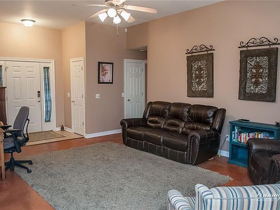 4th image of 1614 N Fieldstone Ave