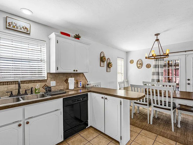 706 NW Micklegate Blvd — Photo 10