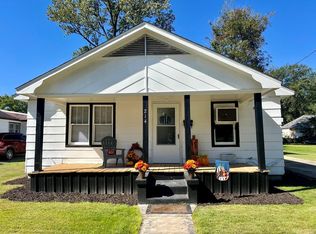 214 S Sassafrass St, Dexter, MO 63841