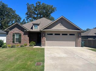 1520 Favre Ln, Conway, AR 72034