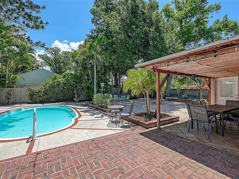 1127 S Osprey Ave — Photo 54