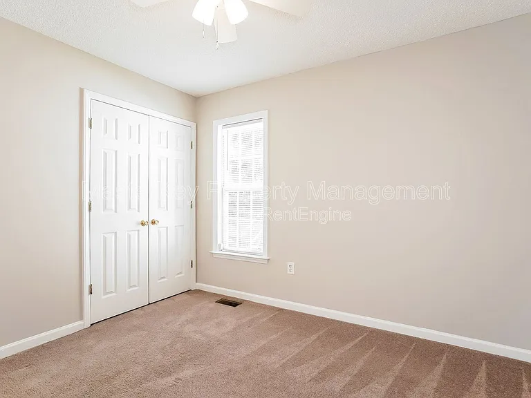 317 Cross Hill Ln — Photo 18