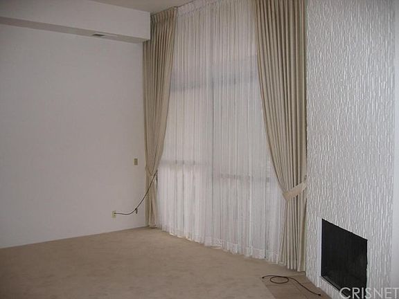 5th image of 5240 Yarmouth Ave Unit 1