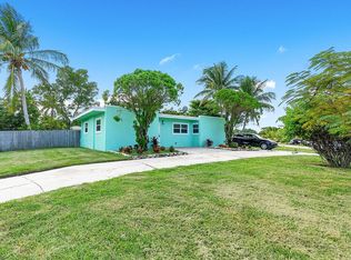 560 Sioux Rd, Lake Worth, FL 33462
