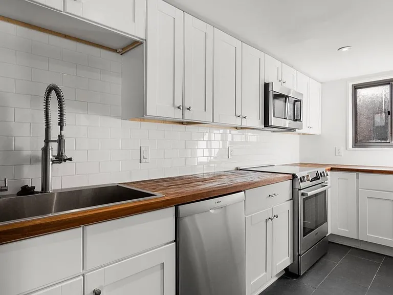 1321 I St NE — Photo 11